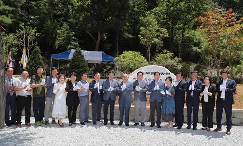 제26호 기업공원 '제2푸르미공원' 준공식에 관계자들이 기념촬영을 하고 있다. ⓒ 광양시