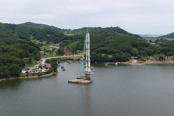 예당호 출렁다리 주탑 모습. ⓒ 예산군청