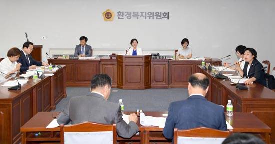 광주광역시의회 환경복지원회가 2018년도 주요업무추진상황보고를 진행하고 있다. 시ⓒ 광주광역시의회