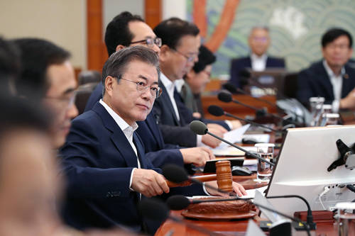 문재인 대통령은 라오스 댐 유실 및 범람 관련해 정부 차원의 강력한 구호 대책 마련을 지시했다. ⓒ 청와대