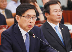 박상기 법무부 장관은 "무사증제도 폐지 요구와 관련해 제주도와 긴밀히 협의할 것"이라고 밝혔다. ⓒ 뉴스1