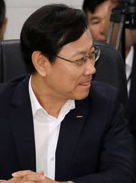 오영식 코레일 사장. 문재인 대통령 임기 내 코레일이 공익적 관점에서 철도 구상을 펼쳐야 할 일이 많을 텐데 아직 그런 점에서 그가 충분한 인사이트를 갖췄는지에 이견이 존재한다. ⓒ 뉴스1