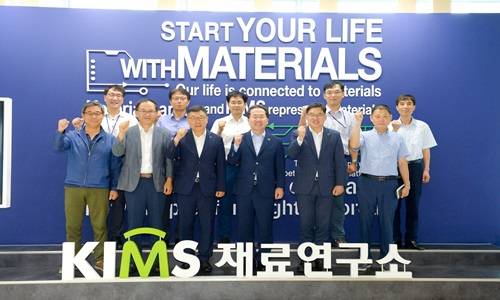 허석 시장(앞줄 왼쪽에서 네번째)이 관계자들과 기념촬영을 하고 있다. ⓒ 순천시