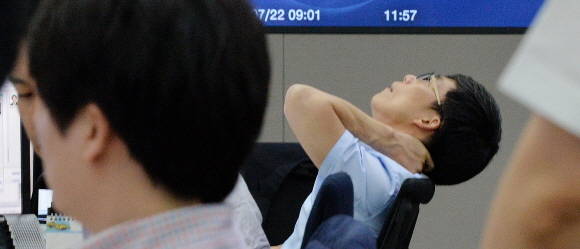 작동도 안되는 근무환경 개선제도에 은행원들이 고연봉에도 호사까지 누린다는 오해를 받고 있다. ⓒ 뉴스1