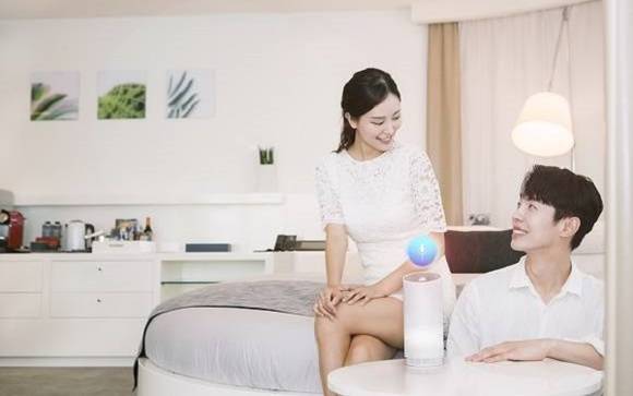 SK텔레콤이 인공지능 서비스 '누구'를 편의점에 이어서 호텔에 우선 설치하기로 했어요. ⓒ SK텔레콤