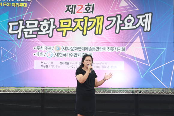 대상을 수상한 필리핀 출신 서커스틴 나이네스가 박정현의 '꿈에'를 열창하고 있다. = 강경우 기자