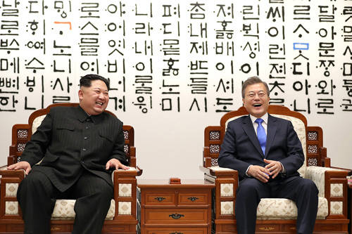 문재인 대통령은 이번 3차 남북정상회담에서 항구적 평화체계 구축을 위해 김정은 위원장과 많은 대화를 나누는 것을 목표로 했다. ⓒ 청와대