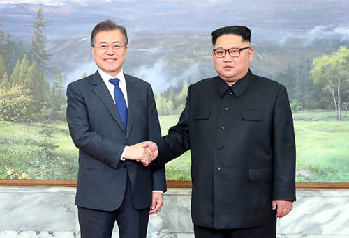 제 3차 남북정상회담 위해 평양을 방북중인 문재인 대통령은 김정은 위원장의 제안으로 오는 20일 백두산을 방문할 예정이다. ⓒ 뉴스1