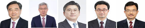 왼쪽부터 △조현 외교부 1차관 △이태호 외교부 2차관 △정승일 산업통상자원부 차관 △박원주 특허청장 △조세영 국립외교원장. ⓒ 청와대