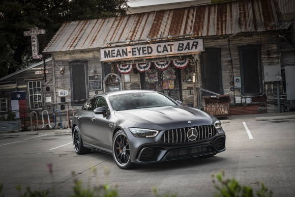 메르세데스-AMG가 독자 개발한 세 번째 모델인 더 뉴 메르세데스-AMG GT 4-도어 쿠페. ⓒ 메르세데스-벤츠 코리아