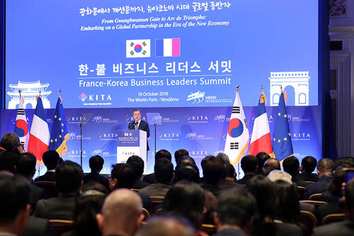 문 대통령은 '한-불 비즈니스 리더스 서밋'에서 "경제협력의 활대와 인적교류는 프랑스와 한국 사이를 더 가깝게 만들어주고 있다"고 말했다. ⓒ 청와대