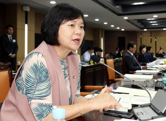 이정미 정의당 의원이 22일 오전 대전 대덕구 한국수자원공사에서 열린 국회 환경노동위원회의 한국수자원공사 등 10개 기관에 대한 국정감사에서 질의를 하고 있다. ⓒ 뉴스1