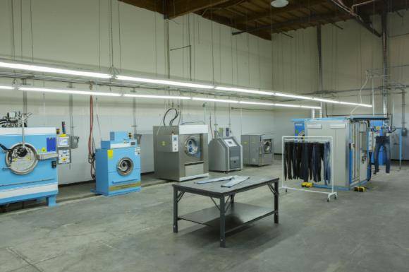 패스트 리테일링 청바지 연구 전문 R&D센터 '진 이노베이션 센터'. ⓒ 유니클로