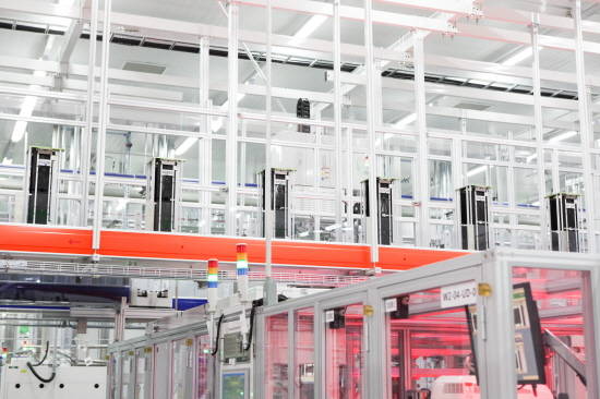 한화 태양광 사업은 스마트 팩토리와 기술력으로 세계 최고 수준의 제품을 생산하는 동시에 관련 계열사 합병을 통한 경영효율화를 추구하고 있다. ⓒ 한화큐셀코리아