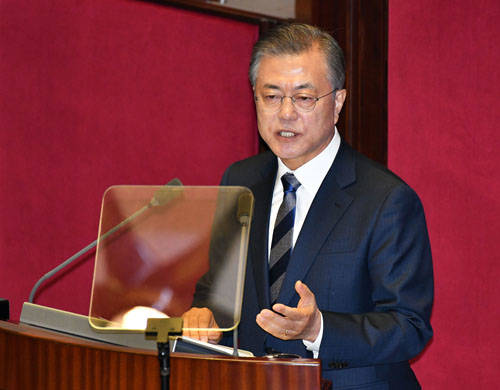 문재인 대통령은 2019년도 예산안 및 기금운용계획안 제출에서 국회에서 시정연설을 했다. ⓒ 뉴스1