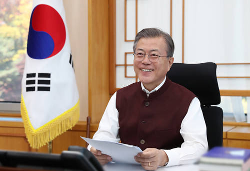 문재인 대통령은 5일 오전 여야 5당 원대대표들을 청와대로 초청해 여야정 국정상설협의체 제1차 회의를 시작했다. ⓒ 청와대