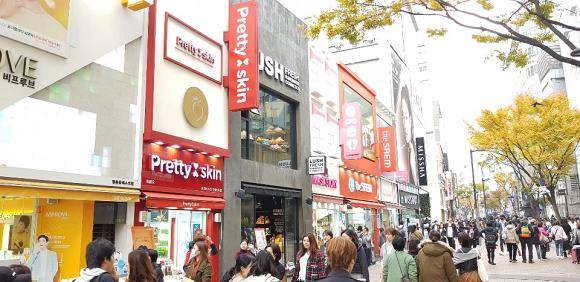 1세대 화장품 로드숍들이 사드여파와 업체 간 출혈경쟁으로 위기를 맞고 있다. ⓒ 프라임경제