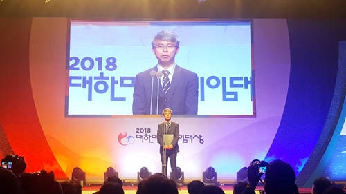 올해 최고의 게임으로 선정된 펄어비스의 '검은사막 모바일'은 기술·창작상의 사운드 부문과 캐릭터 부문, △우수개발자상(프로그래밍) △우수개발자상(기획·디자인) △국내 인기게임상 등 6개 부문을 석권했다. = 김경태 기자
