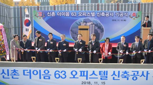 박찬일 갑을건설 사장(좌측에서 5번째) 등 관계자들이 오피스텔 공사현장에서 기공식을 개최하고 있다. ⓒ 갑을건설
