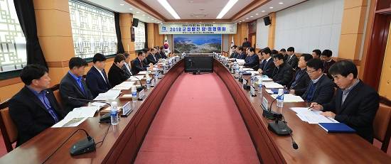 완도군은 더불어민주당 해남완도진도 지역위원회와 소통 화합을 위한 당정 협의회를 개최했다. ⓒ 완도군