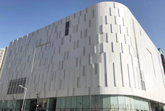 롯데백화점 안산점이 2년5개월의 매장 개편(MD)을 마치고 지역 상권 맞춤형 라이프 스타일 백화점으로 오는 7일 리뉴얼 오픈한다. ⓒ 롯데백화점