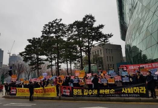 목동 1·2·3단지 주민 160여명은 12월4일 서울시청과 양천구청 앞에서 조건없는 종 상향을 요구하며 시위를 벌였다. ⓒ 목동1·2·3단지 조건없는 3종 환원 추진연합회