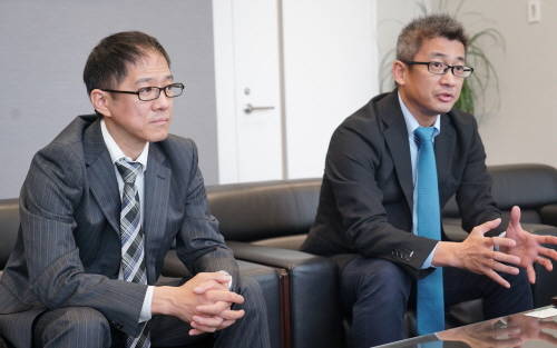 마사키 하마다 차장(왼쪽)과 신야 하마다 이사가 검진의 중요성에 대해 설명하고 있다. ⓒ 프라임경제