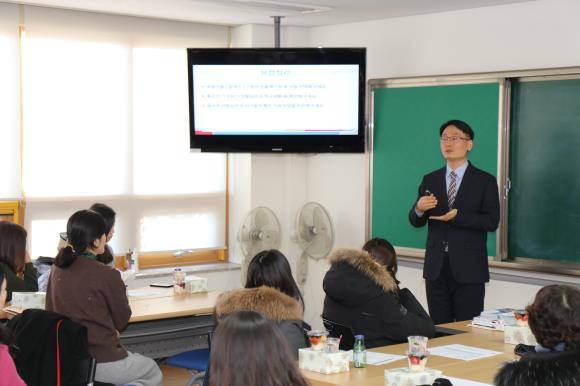 삼진제약은 최근 서울시 강북구 소재 숭곡중학교에서 제 5회 '알려주고 싶은 약이야기 캠페인'을 진행했다. ⓒ 삼진제약