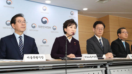 19일 서울정부청사에서 김현미 국토교통부 장관이 '제3기신도시'를 포함한 '2차 수도권 주택공급 계획 및 수도권 광역교통망 개선방안'을 발표했다. ⓒ 연합뉴스