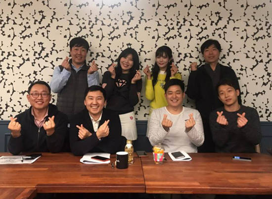 베이빈 강연을 들은 수강생과 전수빈(뒷줄 두번째), 고경민 프로. ⓒ 프라임경제