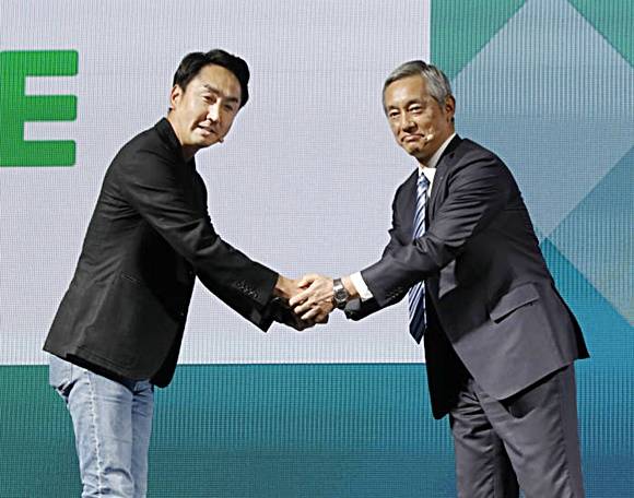 지난 11월 미즈호파이낸셜그룹과 공동 은행 설립 계획을 발표한 네이버 일본 자회사 라인 ⓒ 연합뉴스
