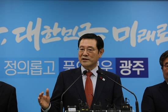 이용섭 광주시장은 27일 오전 광주시청 브리핑룸에서 송·신년 기자회견을 개최했다. = 프라임경제