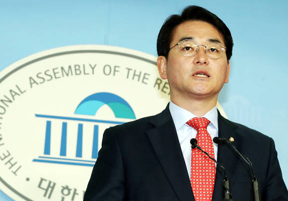 박용진 더불어민주당 의원이 28일 오전 국회 정론관에서 '유치원 3법' 패스트트랙 지정과 관련해 기자회견을 열었다. ⓒ 뉴스1