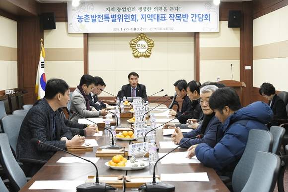박계수 위원장(가운데)이 지역 농민 대표들과 간담회를 하고 있다. ⓒ 순천시의회