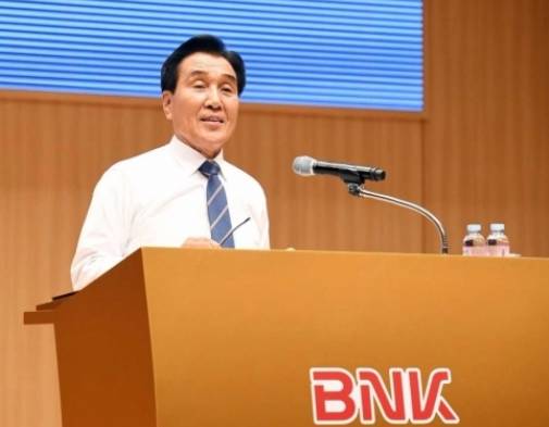 김지완 회장이 CEO 특강 중인 모습. ⓒ BNK금융그룹