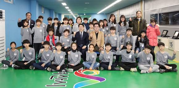 서산시청 소속 직장운동경기부 사격팀의 재능기부로 겨울방학 스포츠사격 체험교실을 운영한다. ⓒ 서산시청
