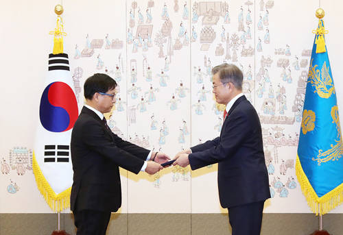 조해주 위원 임명에 대해 야당이 강력히 반발하고 있는 상황에서 청와대는 최대한 협조를 구하겠다는 입장이다. ⓒ 청와대
