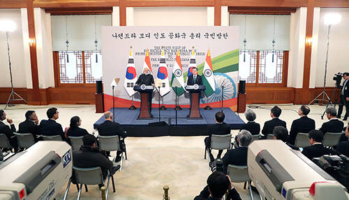 모디 총리는 "인도의 신동방정책과 한국의 신남방정책 간에 시너지 효과가 있어서 우리가 가지고 있는 특별 전략적 동반자 관계를 더욱 심화하고, 강화하기 위한 강력한 플랫폼으로서 그 역할을 하고 있다라고 생각한다"고 말햇다. ⓒ 청와대