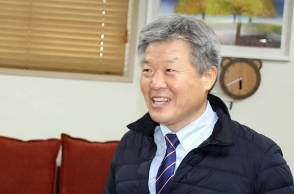 김병호 단장을 설명하는 다양한 이력과 수식어가 있지만, 본인은 '연극 공연연출자'로 불리길 원한다. = 김동운 기자