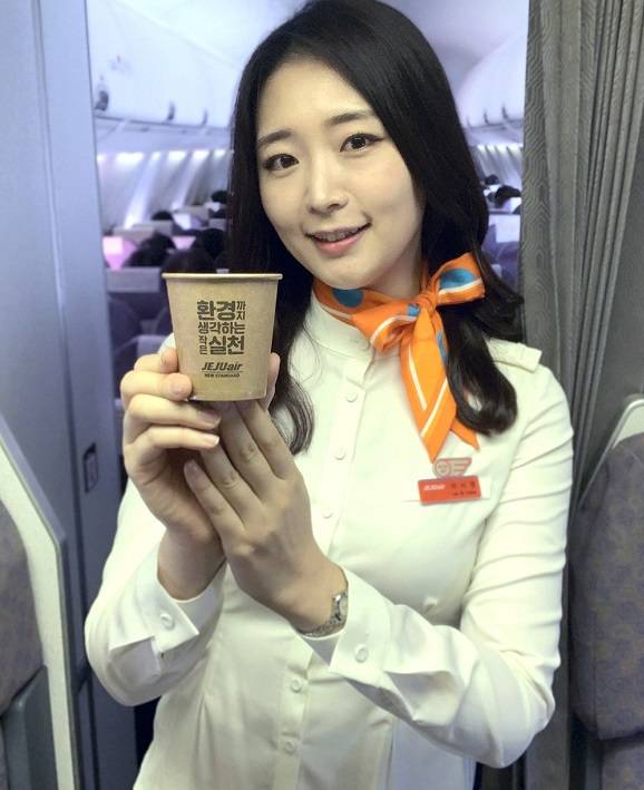제주항공이 환경을 위한 착한 종이컵을 사용합니다. ⓒ 제주항공