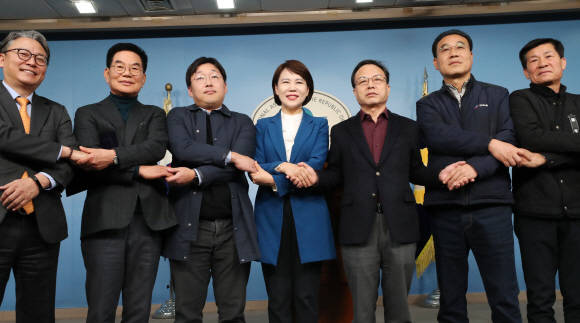 택시업계와 카풀업계가 평일 출퇴근시간 한정 '카풀서비스'를 운영하기로 합의했다. ⓒ 연합뉴스