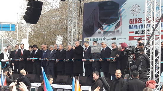 12일(현지시간) 레제프 타이이프 에르도안 터키 대통령(가운데)이 개통식 축사를 하고 있다. ⓒ 현대로템