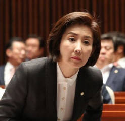 나경원 한국당 원내대표의 모습. 그가 원내대표가 됨으로써 당내 세력 구도에 변화가 공식화됐다는 평이 나온다. ⓒ 연합뉴스