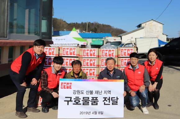 공영쇼핑이 강원도 대규모 산불 피해자를 위해 구호물품을 담은 '공영쇼핑 박스' 200세트를 전달했다. ⓒ 공영쇼핑