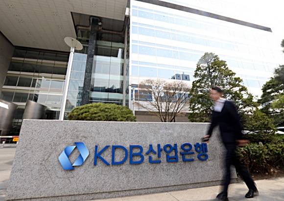 KDB산업은행이 아시아나 항공의 성공적인 M&A를 위해 1조6000억원 규모의 금융지원을 제공한다. ⓒ 연합뉴스