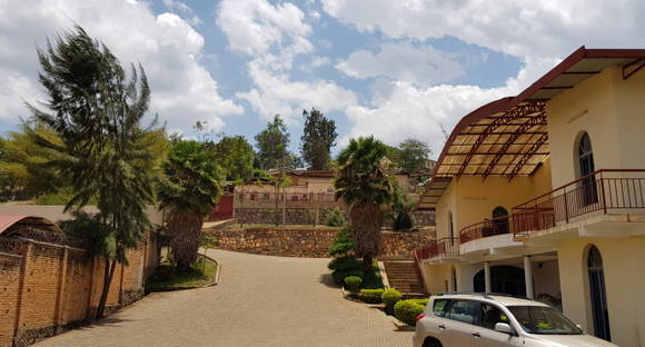 25년전 제노사이드로 인해 '페허 국가'로 전락했던 르완다는 폴 카가메 대통령의 강력한 리더십과 전국민적 교육 열기 등을 통해 부패가 거의 없는 투명성이 보장된 국가로 평가받고 있다. 또한 치안도 아프리카에서 가장 높은 수준이어서 '아프리카의 새로운 블루오션'으로 주목 받고 있다. ⓒ 프라임경제