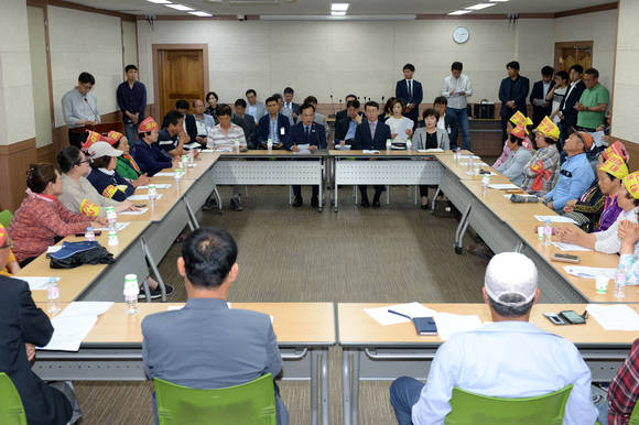 14일 김삼호 광산구청장과 관계 공무원들이 참석한 가운데 임곡동 폐기물처리장 대책위원회와 간담회를 가졌다. ⓒ 프라임경제