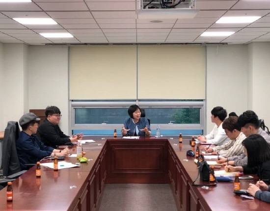 제2대 대학생 국회의원과 이정미 의원. = 변승주 청년기자