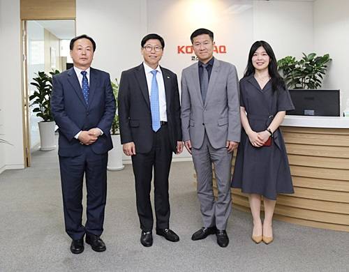 (왼쪽부터) 송윤진 코스닥협회 상근부회장, 정재송 코스닥협회 회장, 진군 중국아시아경제발전협회 상무부회장 겸 대외교류위원회 회장, 이지기 중국아시아경제발전협회 대외교류위원회 한국대표처 수석대표 ⓒ 코스닥협회