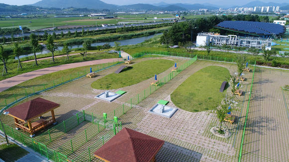남원시 요천생태습지공원에 개장한 애견놀이터. ⓒ 남원시 환경사업소